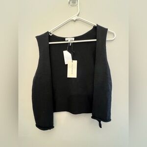 Chic Black Sleeveless Crop Top